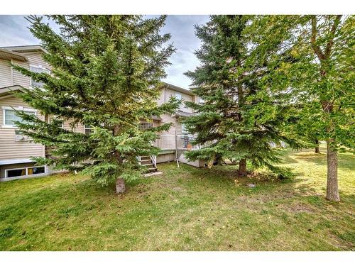 5023 Applevillage Court Se, Calgary, AB - Outdoor