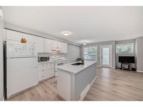 5023 Applevillage Court Se, Calgary, AB - Indoor Photo Showing Kitchen