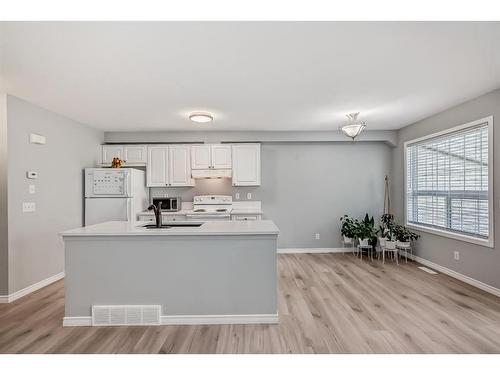 5023 Applevillage Court Se, Calgary, AB - Indoor Photo Showing Kitchen