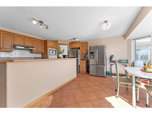 9 Panorama Hills Manor Nw, Calgary, AB - Indoor Photo Showing Kitchen