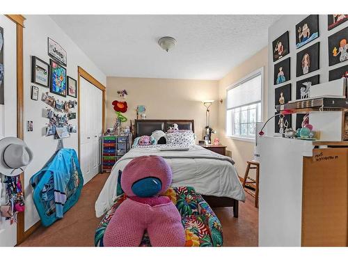 9 Panorama Hills Manor Nw, Calgary, AB - Indoor Photo Showing Bedroom