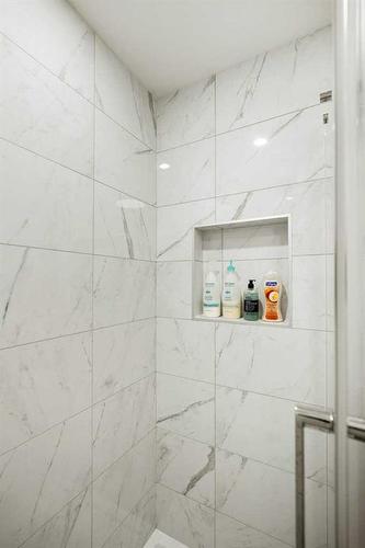 260-20 Midpark Crescent Se, Calgary, AB - Indoor Photo Showing Bathroom