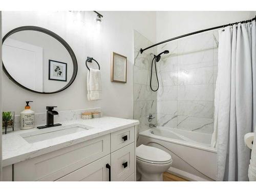 260-20 Midpark Crescent Se, Calgary, AB - Indoor Photo Showing Bathroom