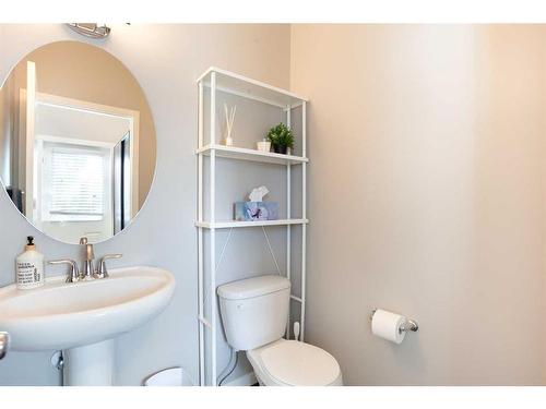 2060 New Brighton Grove Se, Calgary, AB - Indoor Photo Showing Bathroom