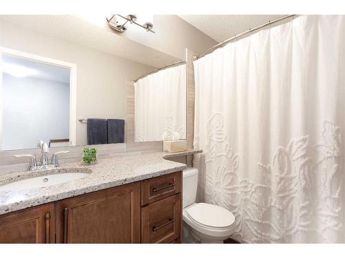 2060 New Brighton Grove Se, Calgary, AB - Indoor Photo Showing Bathroom