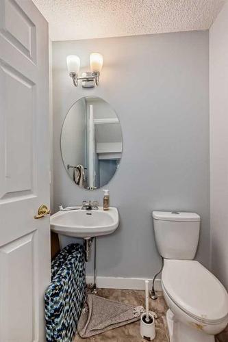 8222 Saddleridge Drive Ne, Calgary, AB - Indoor Photo Showing Bathroom