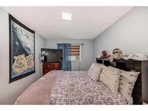 8222 Saddleridge Drive Ne, Calgary, AB - Indoor Photo Showing Bedroom