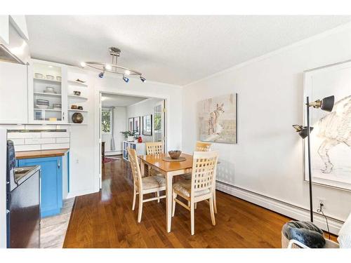 101-516 Cedar Crescent Sw, Calgary, AB - Indoor Photo Showing Dining Room