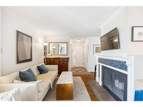 101-516 Cedar Crescent Sw, Calgary, AB - Indoor Photo Showing Living Room With Fireplace