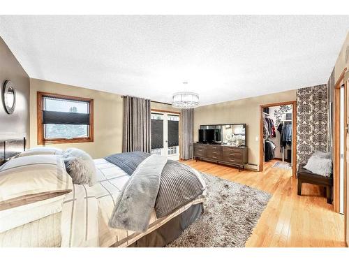 123 Woodhaven Bay Sw, Calgary, AB - Indoor Photo Showing Bedroom