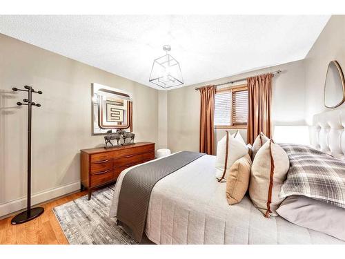 123 Woodhaven Bay Sw, Calgary, AB - Indoor Photo Showing Bedroom