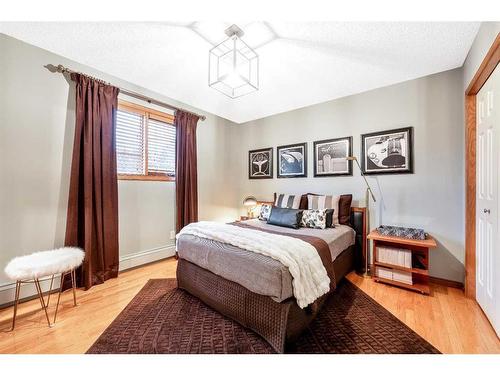 123 Woodhaven Bay Sw, Calgary, AB - Indoor Photo Showing Bedroom