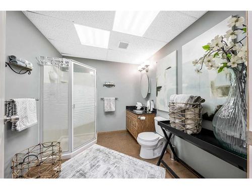 123 Woodhaven Bay Sw, Calgary, AB - Indoor Photo Showing Bathroom