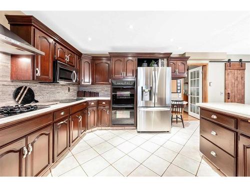 123 Woodhaven Bay Sw, Calgary, AB - Indoor Photo Showing Kitchen