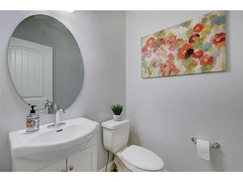 427 Rivercrest Boulevard, Cochrane, AB - Indoor Photo Showing Bathroom