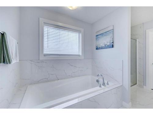 427 Rivercrest Boulevard, Cochrane, AB - Indoor Photo Showing Bathroom