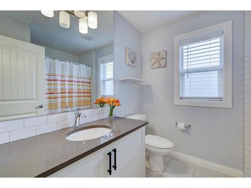 427 Rivercrest Boulevard, Cochrane, AB - Indoor Photo Showing Bathroom