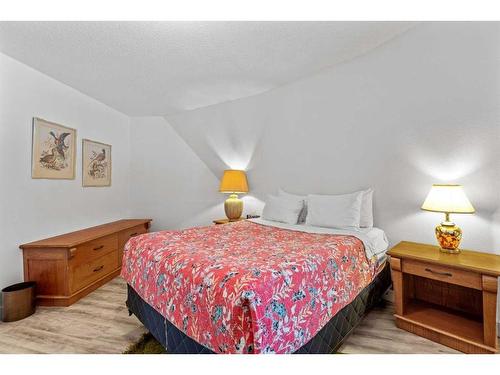 929 17Th Street, Canmore, AB - Indoor Photo Showing Bedroom