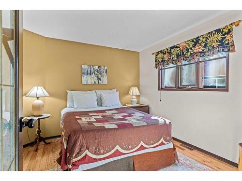 929 17Th Street, Canmore, AB - Indoor Photo Showing Bedroom