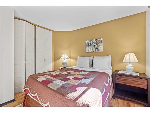 929 17Th Street, Canmore, AB - Indoor Photo Showing Bedroom