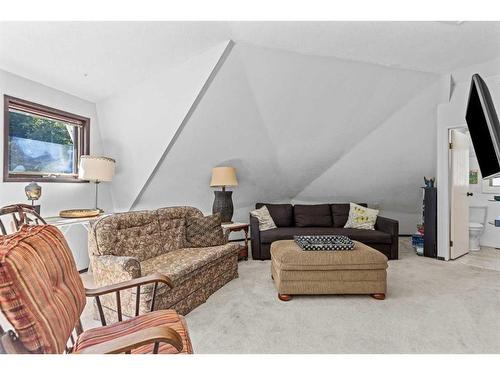 929 17Th Street, Canmore, AB - Indoor Photo Showing Living Room