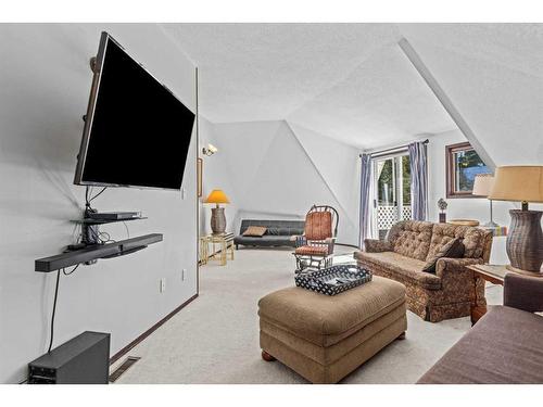 929 17Th Street, Canmore, AB - Indoor Photo Showing Living Room