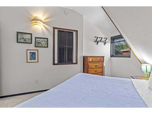 929 17Th Street, Canmore, AB - Indoor Photo Showing Bedroom