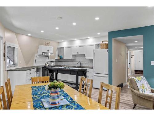 929 17Th Street, Canmore, AB - Indoor Photo Showing Dining Room