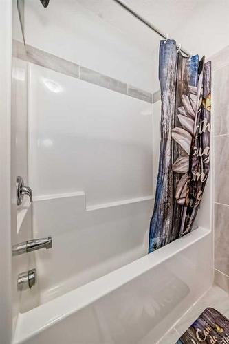 300 Walgrove Boulevard Se, Calgary, AB - Indoor Photo Showing Bathroom