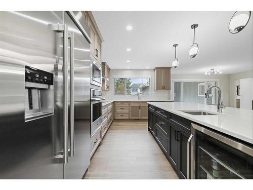 2836 12 Avenue Nw, Calgary, AB - Indoor Photo Showing Kitchen With Upgraded Kitchen