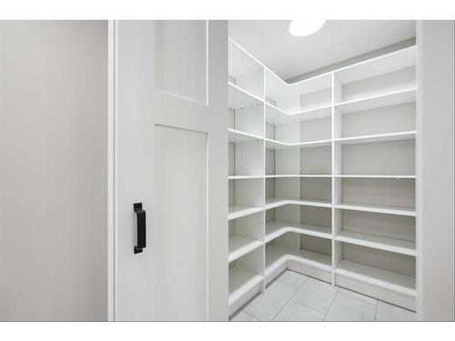 2836 12 Avenue Nw, Calgary, AB - Indoor With Storage