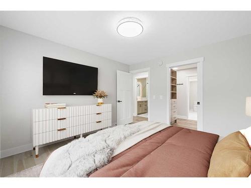 2836 12 Avenue Nw, Calgary, AB - Indoor Photo Showing Bedroom