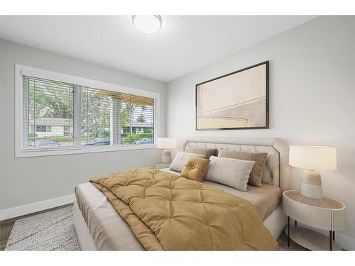 2836 12 Avenue Nw, Calgary, AB - Indoor Photo Showing Bedroom