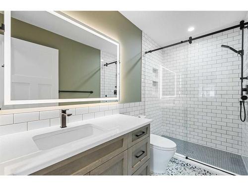 2836 12 Avenue Nw, Calgary, AB - Indoor Photo Showing Bathroom