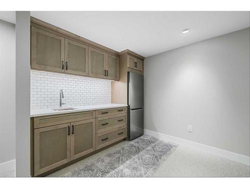 2836 12 Avenue Nw, Calgary, AB - Indoor Photo Showing Kitchen