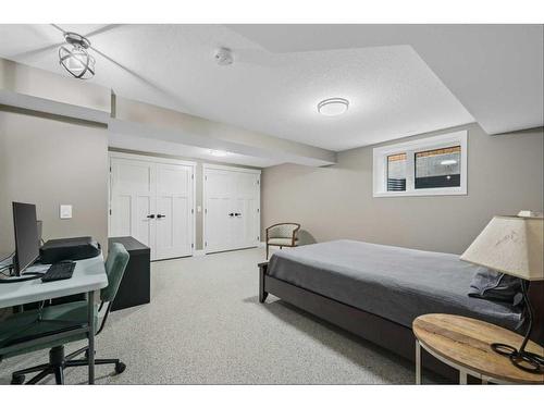 2836 12 Avenue Nw, Calgary, AB - Indoor Photo Showing Bedroom