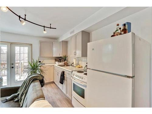 2302 16A Street Sw, Calgary, AB - Indoor Photo Showing Kitchen