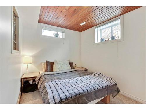 2302 16A Street Sw, Calgary, AB - Indoor Photo Showing Bedroom