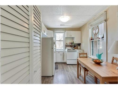 2302 16A Street Sw, Calgary, AB - Indoor Photo Showing Kitchen