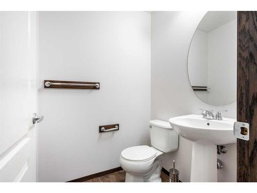 144 Evansborough Crescent Nw, Calgary, AB - Indoor Photo Showing Bathroom