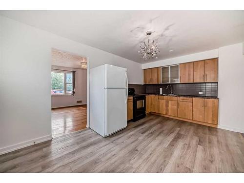 1716 29 Avenue Sw, Calgary, AB - Indoor Photo Showing Kitchen