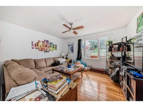 1716 29 Avenue Sw, Calgary, AB - Indoor Photo Showing Living Room