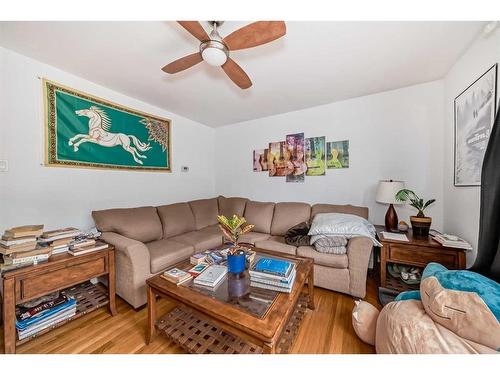 1716 29 Avenue Sw, Calgary, AB - Indoor Photo Showing Living Room