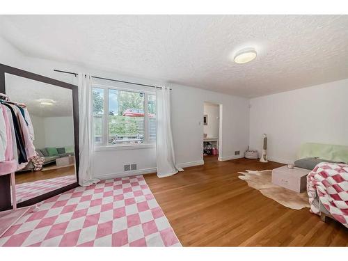 1716 29 Avenue Sw, Calgary, AB - Indoor Photo Showing Bedroom