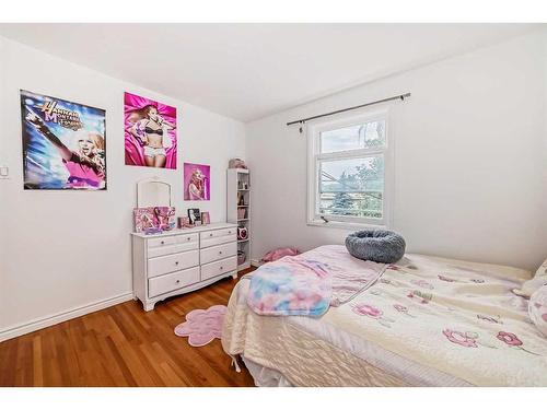 1716 29 Avenue Sw, Calgary, AB - Indoor Photo Showing Bedroom