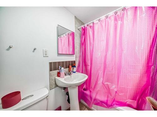 1716 29 Avenue Sw, Calgary, AB - Indoor Photo Showing Bathroom