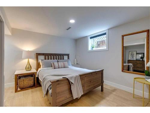 1813 3 Street Nw, Calgary, AB - Indoor Photo Showing Bedroom