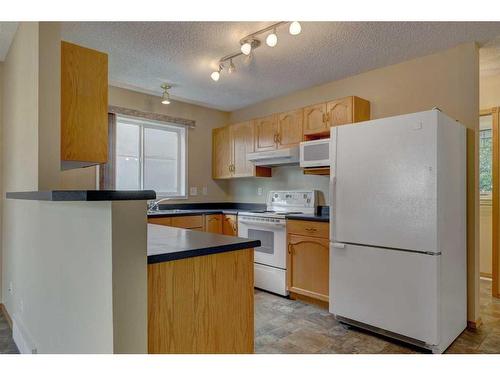 1342 Somerside Drive Sw, Calgary, AB - Indoor Photo Showing Kitchen