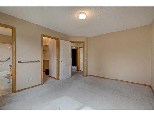 1342 Somerside Drive Sw, Calgary, AB - Indoor Photo Showing Other Room