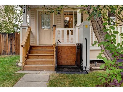 1342 Somerside Drive Sw, Calgary, AB - Outdoor